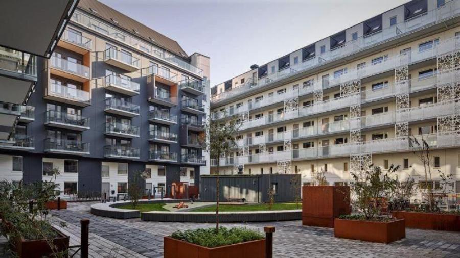 Projektet Studio 256 genomfördes som totalentreprenad genom Skanska Sverige AB. Bygghandling och Arkitekt: Kanozi Arkitekter & Tengbom Arkitektkontor